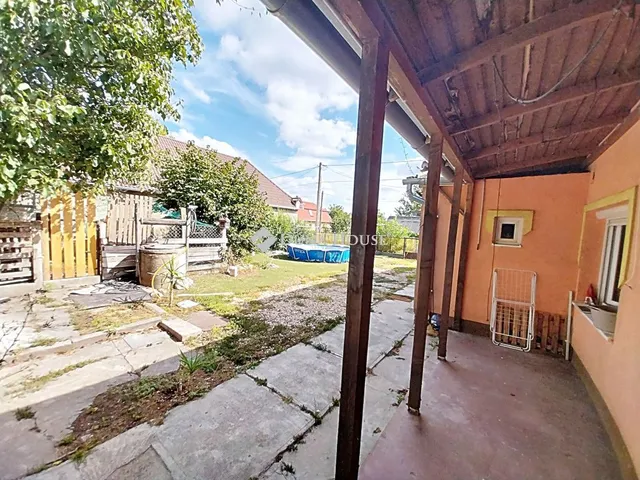 Eladó ház Naszály 91 nm