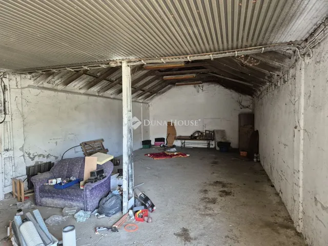 Eladó kereskedelmi és ipari ingatlan Kesztölc, Külterület 390 nm