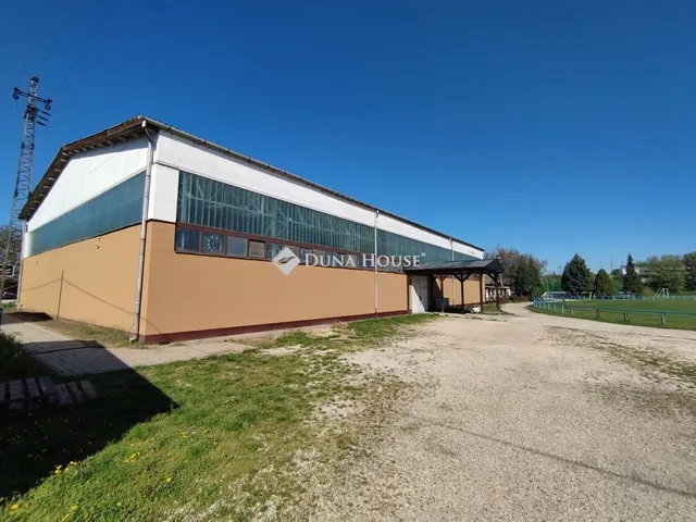 Kiadó kereskedelmi és ipari ingatlan Tatabánya 960 nm