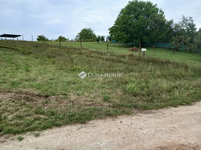 Eladó telek Tatabánya 4451 nm