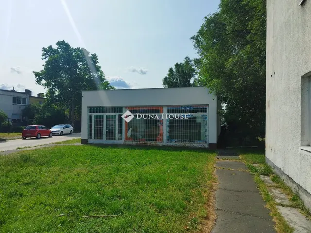 Eladó kereskedelmi és ipari ingatlan Tatabánya, Jászai Mari út 209 nm