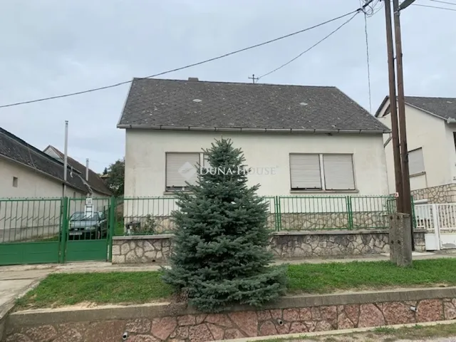 Eladó ház Dunaszentmiklós, Petőfi Sándor utca 107 nm