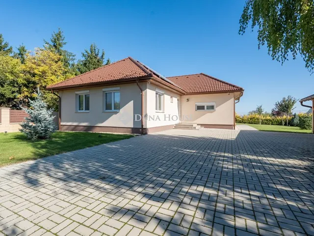 Eladó ház Kocs, Halom utca 138 nm