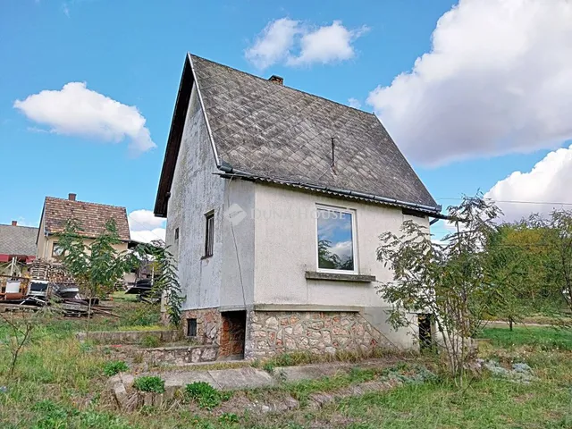 Eladó üdülő és hétvégi ház Császár 40 nm