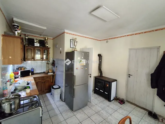 Eladó ház Császár, Bajcsy-Zsilinszky út 37 nm