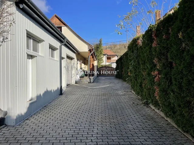 Eladó ház Sárisáp, Fő út 604 nm