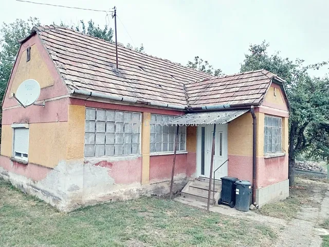 Eladó ház Szákszend 89 nm