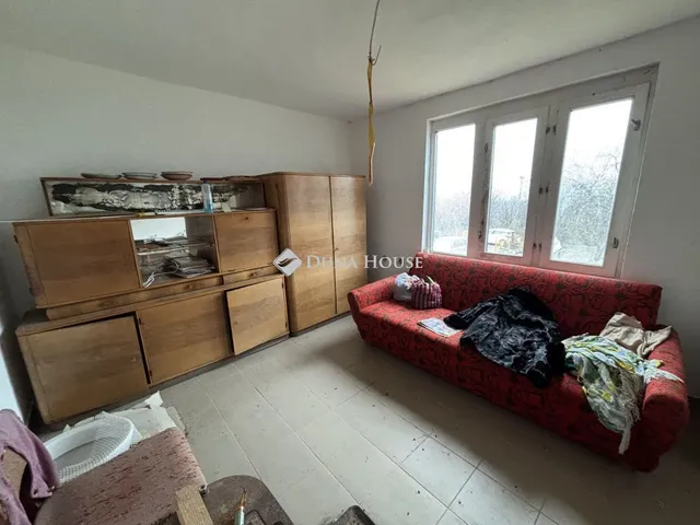 Eladó üdülő és hétvégi ház Vértesszőlős, Baromállási dűlő 40 nm