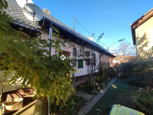 Eladó ház Tatabánya, Szent István út 90 nm