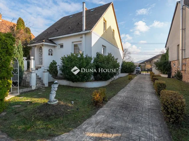 Eladó ház Vértesszőlős, Kánya utca 280 nm