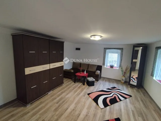 Eladó ház Vértesszőlős, Szabadság telep 32 nm