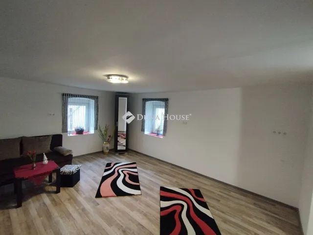 Eladó ház Vértesszőlős, Szabadság telep 32 nm