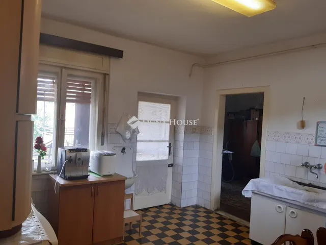 Eladó ház Tardos, Templom tér 100 nm