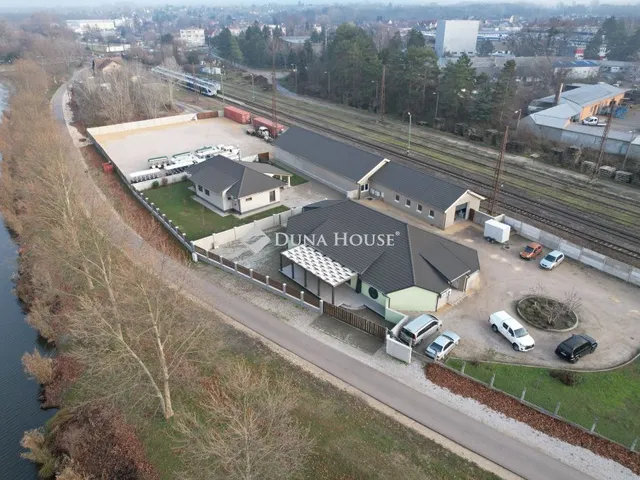 Eladó kereskedelmi és ipari ingatlan Környe 850 nm