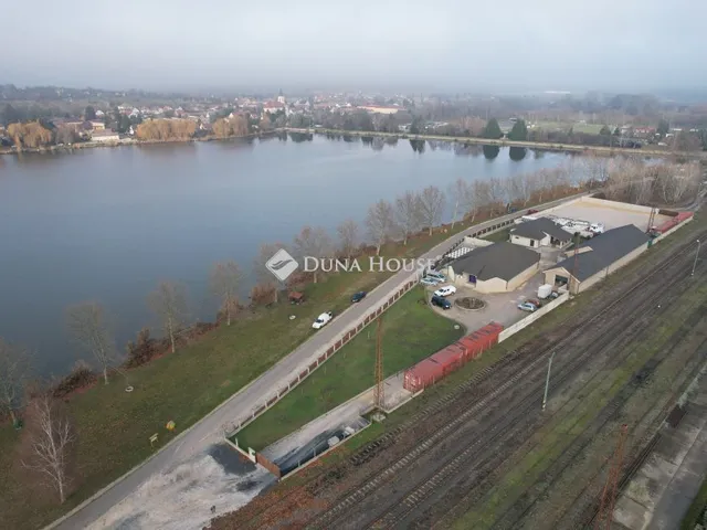 Eladó kereskedelmi és ipari ingatlan Környe 850 nm