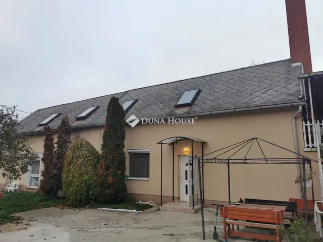 Eladó ház Kecskéd 300 nm