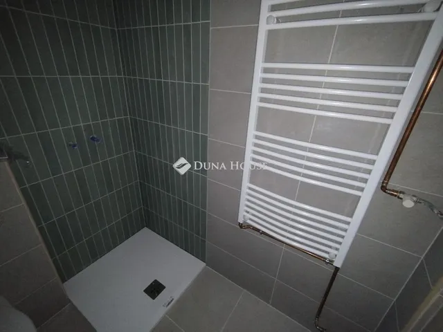 Eladó lakás Tatabánya, Komáromi út 40 nm