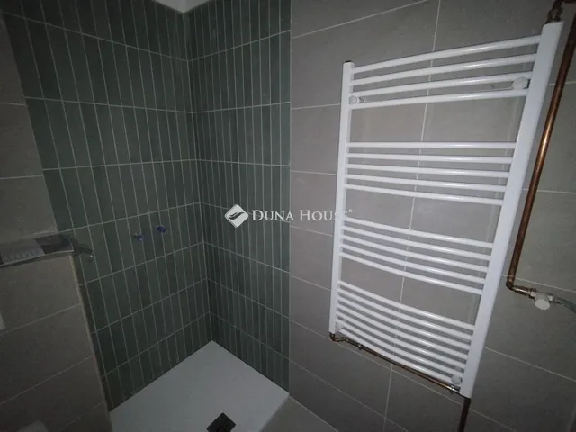 Eladó lakás Tatabánya, Komáromi út 40 nm