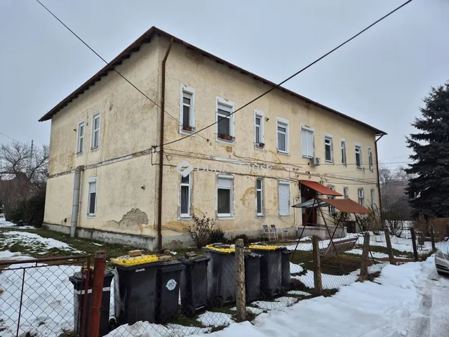 Eladó lakás Ács 99 nm