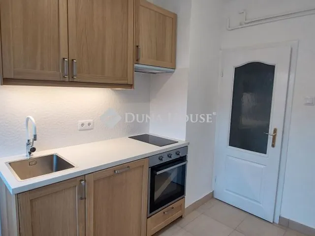 Kiadó lakás Tatabánya, Hunyadi János tér 50 nm