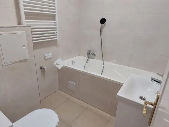 Kiadó lakás Tatabánya, Hunyadi János tér 50 nm