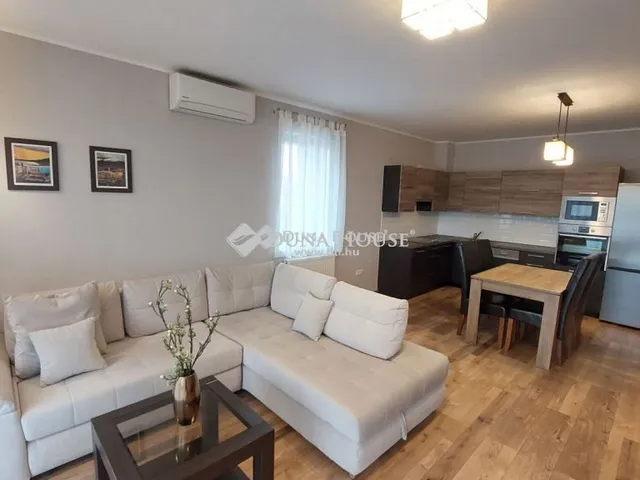 Kiadó lakás Tata, Móricz Zsigmond tér 75 nm