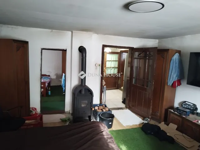 Eladó ház Naszály 58 nm