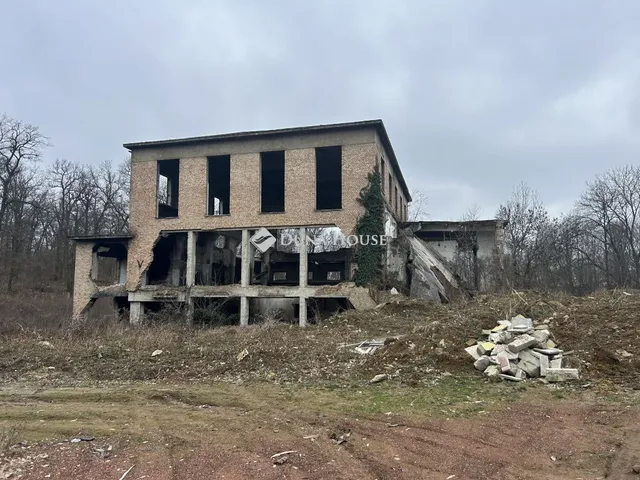 Eladó kereskedelmi és ipari ingatlan Tatabánya 6665 nm