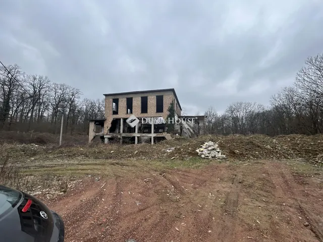 Eladó kereskedelmi és ipari ingatlan Tatabánya 6665 nm