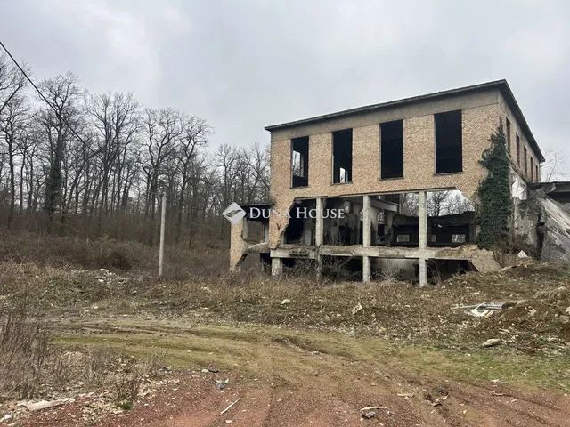 Eladó kereskedelmi és ipari ingatlan Tatabánya 6665 nm