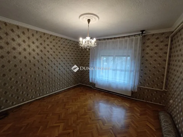 Eladó ház Tatabánya, Baross köz 222 nm