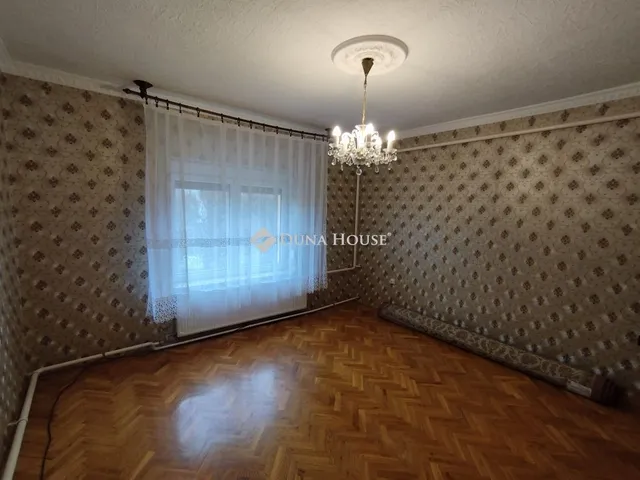 Eladó ház Tatabánya, Baross köz 222 nm