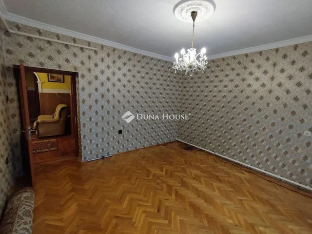 Eladó ház Tatabánya, Baross köz 222 nm