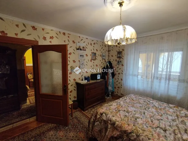 Eladó ház Tatabánya, Baross köz 222 nm