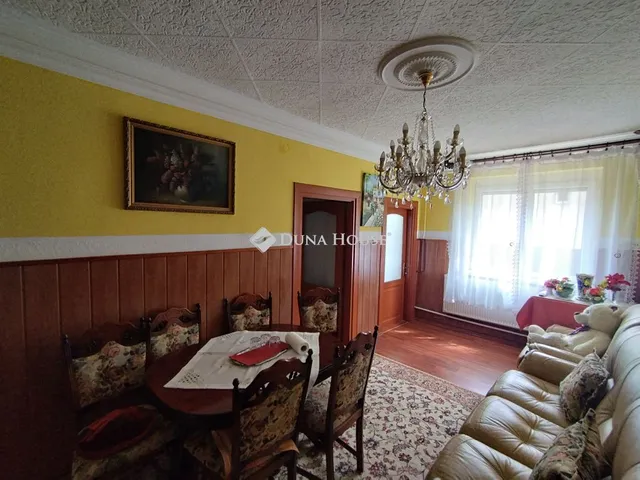 Eladó ház Tatabánya, Baross köz 222 nm