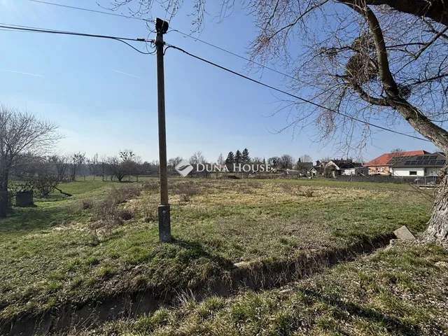 Eladó telek Kömlőd, József Attila utca 1849 nm