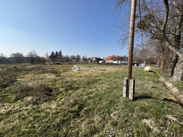 Eladó telek Kömlőd, József Attila utca 1849 nm