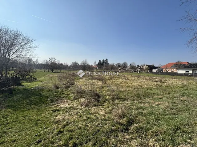 Eladó telek Kömlőd, József Attila utca 1849 nm