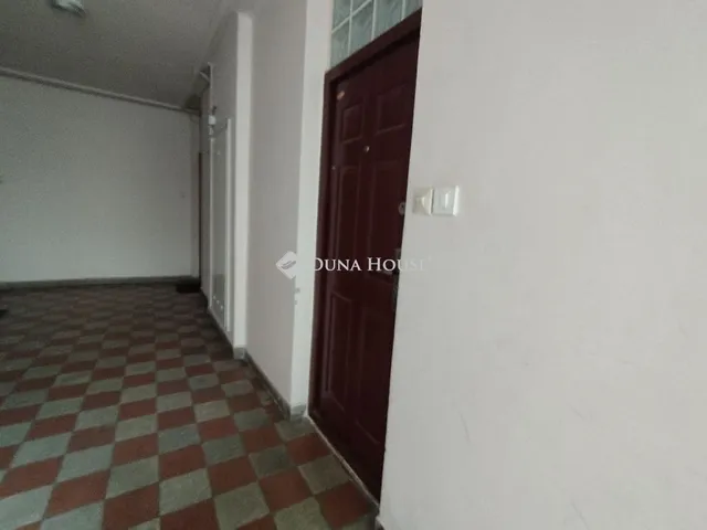 Kiadó lakás Tatabánya, Béla király körtér 43 nm