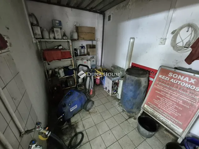 Eladó kereskedelmi és ipari ingatlan Tatabánya, Győri út 48 nm