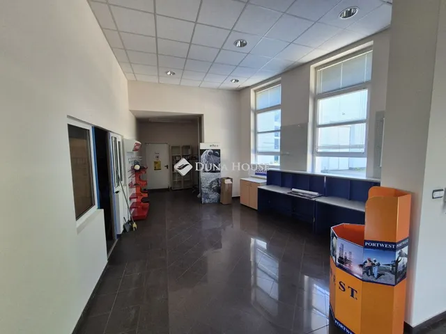 Kiadó kereskedelmi és ipari ingatlan Tatabánya, Nincs utca 600 nm