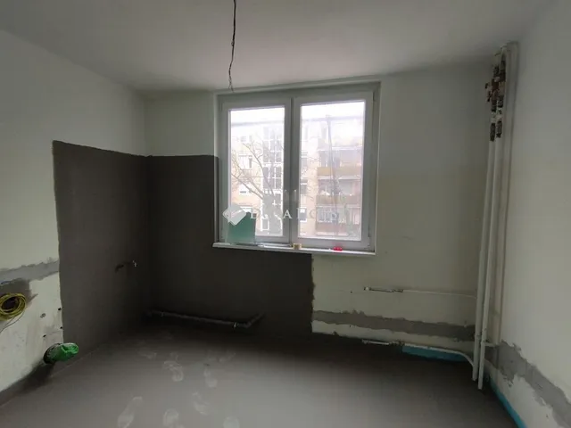 Eladó lakás Tatabánya, Komáromi utca 92 nm