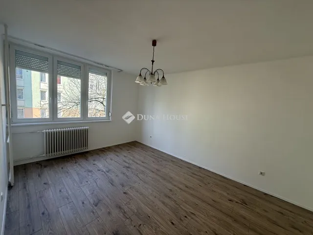 Eladó lakás Tatabánya, Köztársaság útja 37 nm