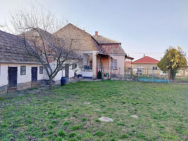 Eladó ház Mocsa 100 nm