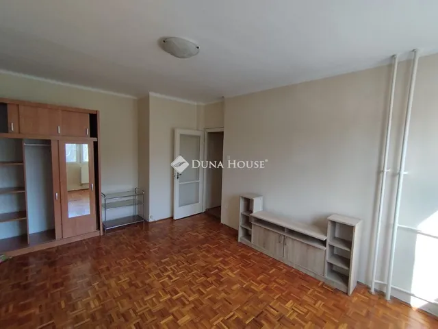 Kiadó lakás Tatabánya, Mártírok útja 50 nm