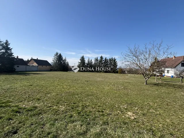 Eladó telek Balatonlelle, Nincs utca 2400 nm