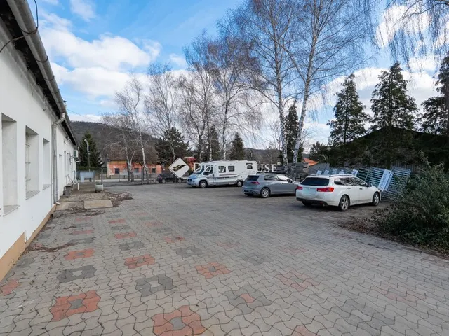 Kiadó kereskedelmi és ipari ingatlan Tatabánya 400 nm