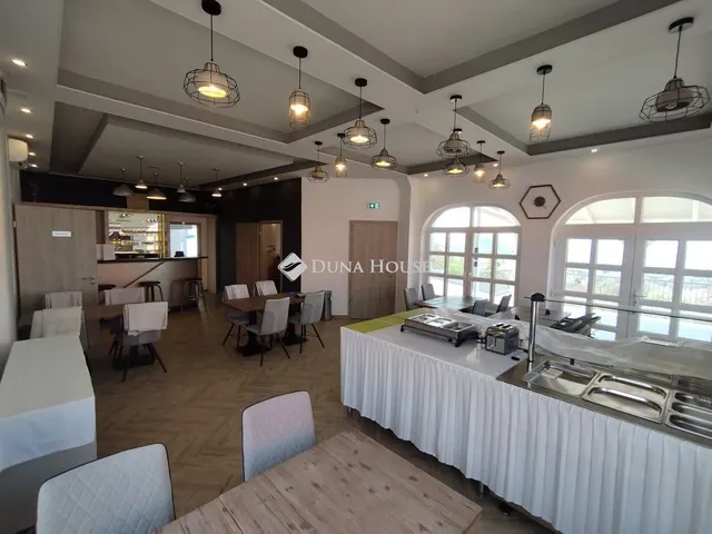 Eladó kereskedelmi és ipari ingatlan Sümeg 700 nm