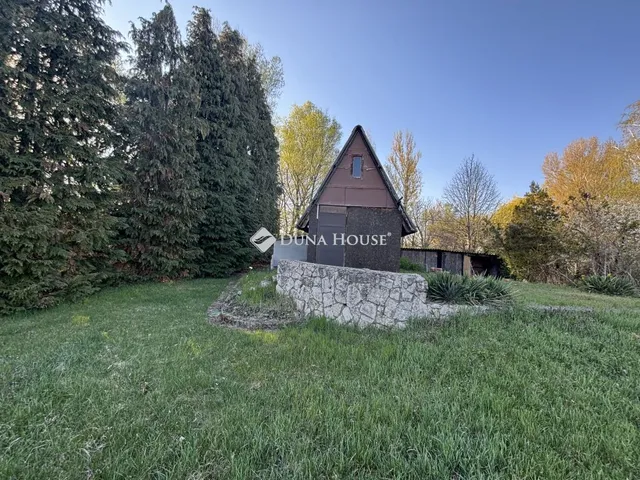 Eladó telek Oroszlány 811 nm