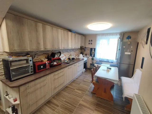 Eladó lakás Oroszlány, Fürst Sándor utca 55 nm